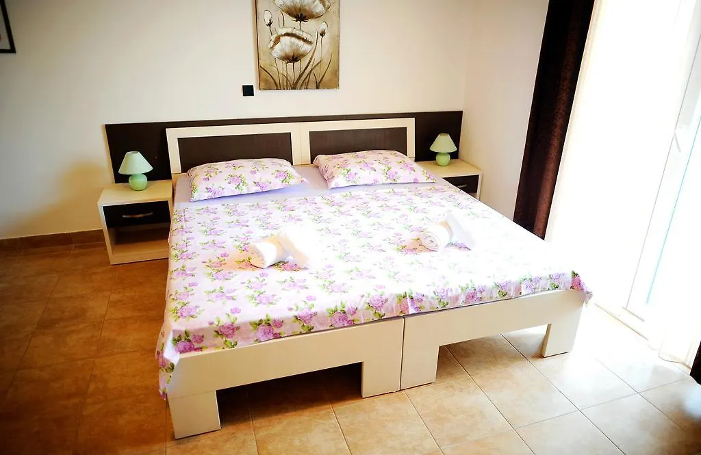 Apartment Apartments&Rooms Jelavic Seget Vranjica