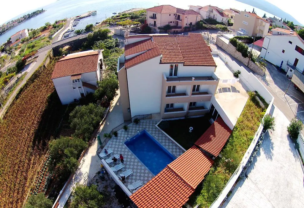 Apartments&Rooms Jelavic Seget Vranjica 0*,